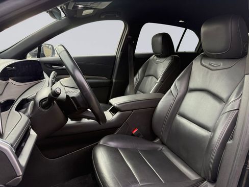 Used 2024 Cadillac XT4 Premium Luxury image 10