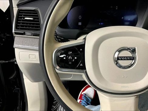 Used 2023 Volvo XC90 B6 Ultimate w/ Protection Package Premier image 18