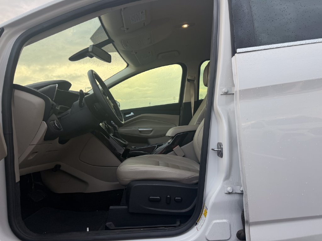 Used 2017 Ford C-MAX Titanium FWD image 5