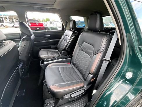 Certified 2024 Nissan Pathfinder Platinum FWD image 19