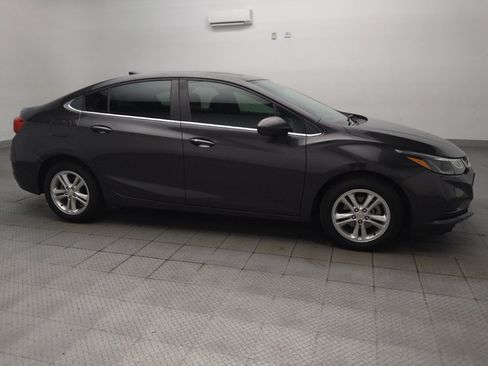 Used 2017 Chevrolet Cruze LT w/ Convenience Package FWD image 11
