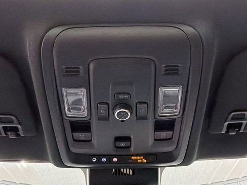 Used 2025 Chevrolet Tahoe Z71 w/ Comfort Package image 36