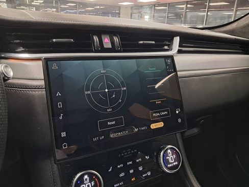 Used 2021 Jaguar F-PACE SVR image 31