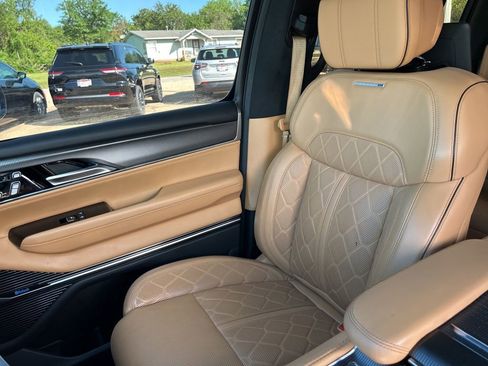 Used 2023 Jeep Grand Wagoneer Series III w/ Rear Seat Video Group 1 image 11