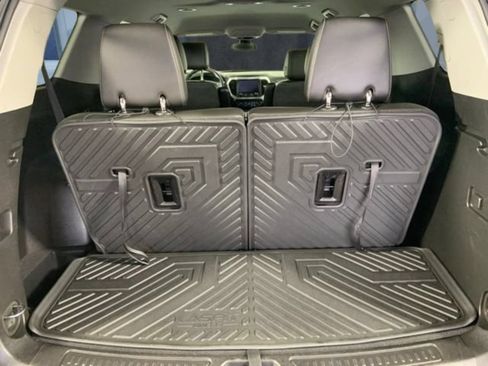 Used 2023 GMC Acadia SLT AWD/4WD image 10