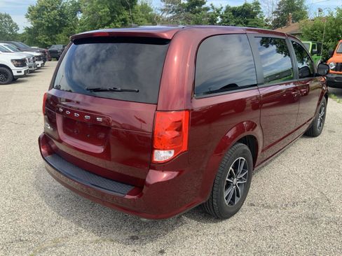 Used 2018 Dodge Grand Caravan SXT w/ Blacktop Package FWD image 8