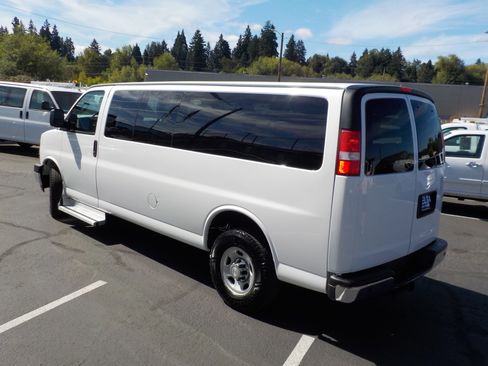 Used 2017 Chevrolet Express 3500 LT w/ LT Preferred Equipment Group RWD image 4