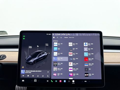 Used 2023 Tesla Model 3 Performance image 5