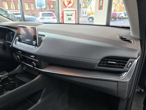 Used 2023 Nissan Rogue SV w/ SV Premium B Package image 33