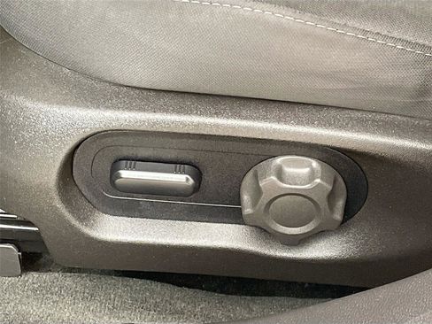 Used 2015 Ford Taurus SEL image 19