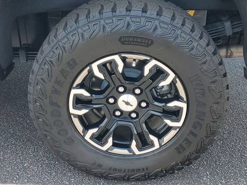 Used 2025 Chevrolet Silverado 1500 ZR2 w/ Technology Package AWD/4WD image 29