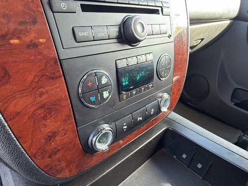 Used 2014 Chevrolet Suburban LT w/ Luxury Package AWD/4WD image 14