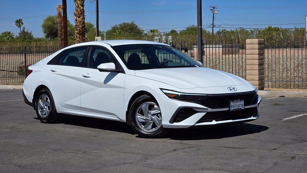 Used 2026 Hyundai Elantra SE FWD image 1