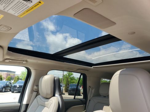 Certified 2024 Lincoln Navigator Reserve AWD/4WD image 11