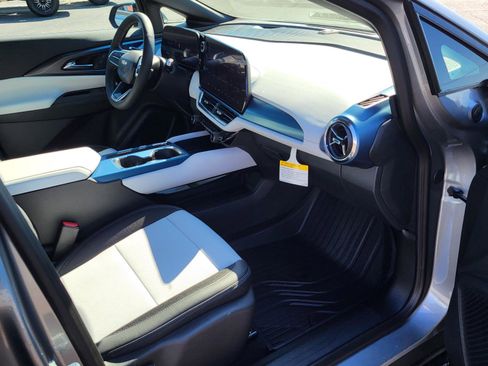 New 2026 Chevrolet Equinox EV LT image 9