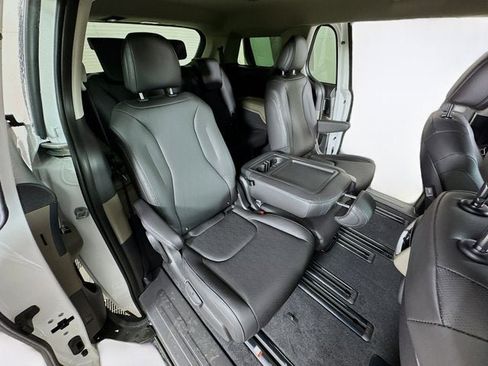 New 2026 Kia Carnival image 28