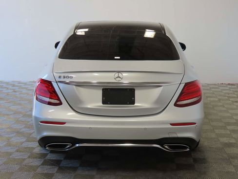 Used 2017 Mercedes-Benz E 300 image 4