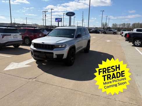 Used 2024 Jeep Grand Cherokee L Laredo image 6