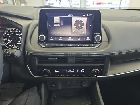 Used 2024 Nissan Rogue SV w/ SV Premium Package AWD/4WD image 15