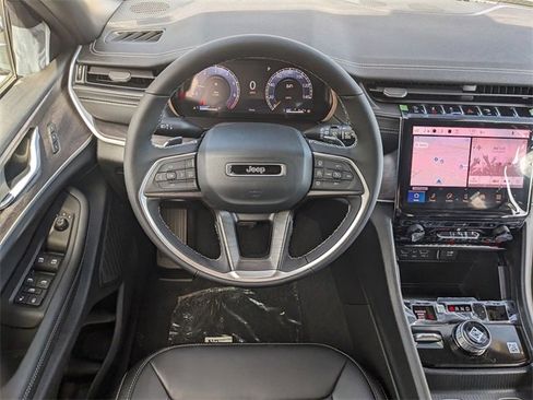 New 2025 Jeep Grand Cherokee Limited image 13