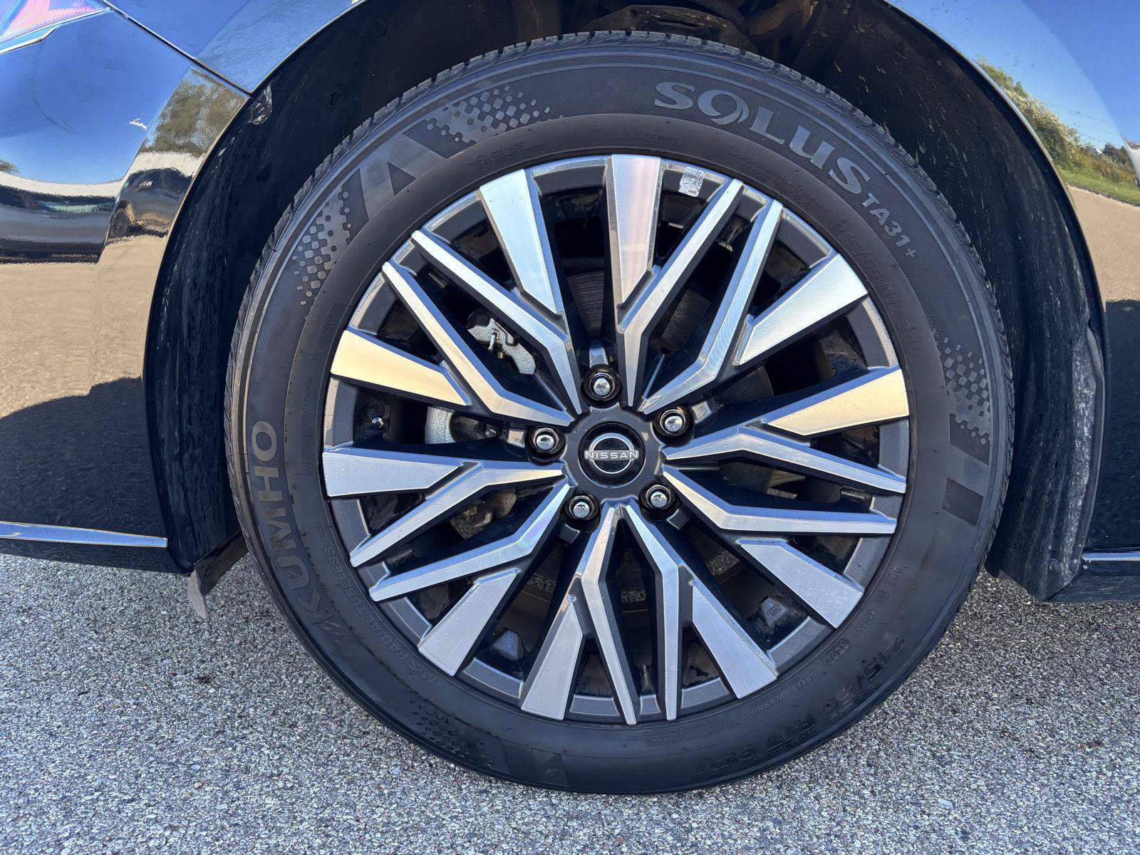 Used 2025 Nissan Altima 2.5 SV FWD image 7