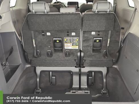 Used 2024 Toyota Sienna XLE image 25