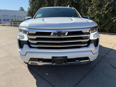 Used 2024 Chevrolet Silverado 1500 High Country w/ High Country Premium Package AWD/4WD image 6
