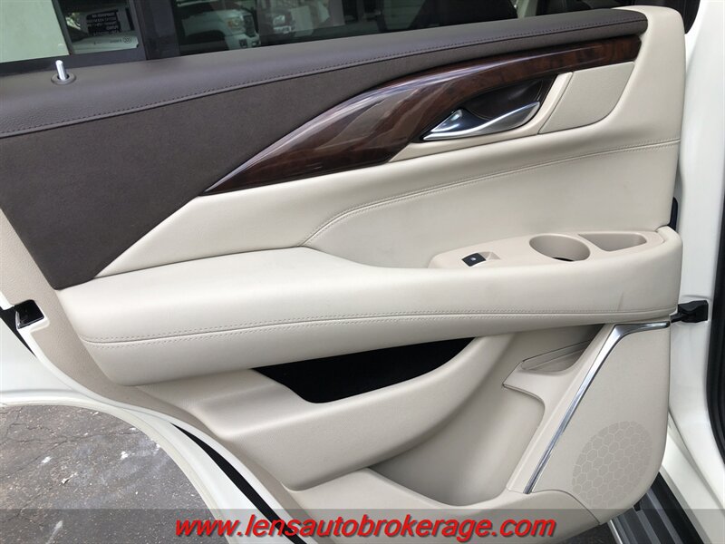 Used 2015 Cadillac Escalade 2WD image 15