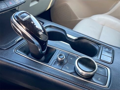 Used 2023 Cadillac XT4 Luxury w/ Cold Weather Package image 17