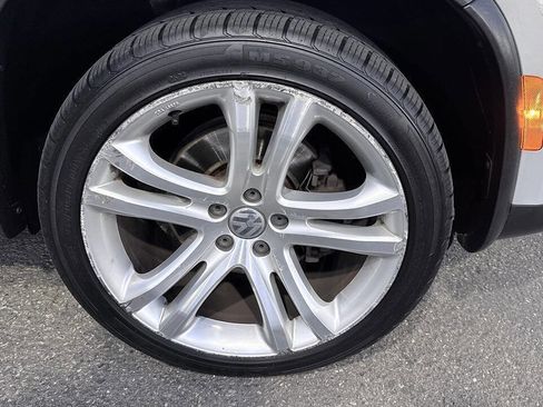 Used 2013 Volkswagen Tiguan SEL FWD image 43
