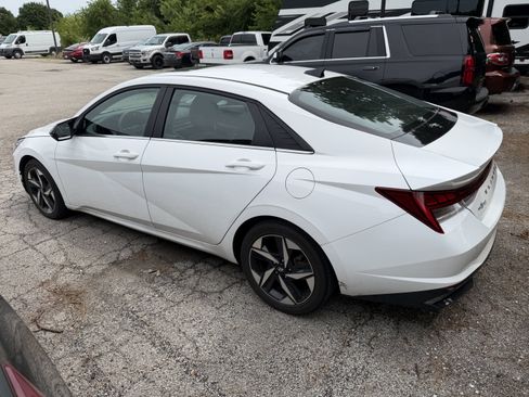 Used 2023 Hyundai Elantra Limited FWD image 12