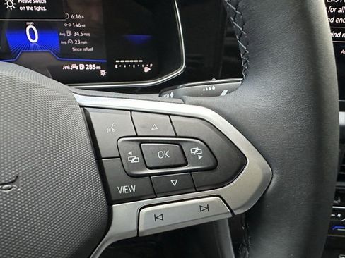 Used 2025 Volkswagen Jetta SE image 17