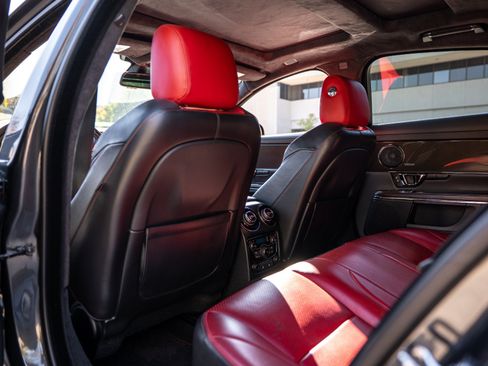 Used 2017 Jaguar XJ R RWD image 23
