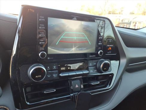 Used 2022 Toyota Highlander L image 11