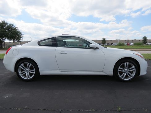 Used 2010 INFINITI G37 x w/ Premium Pkg image 4