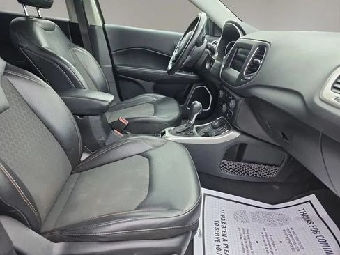 Used 2019 Jeep Compass Latitude AWD/4WD image 12