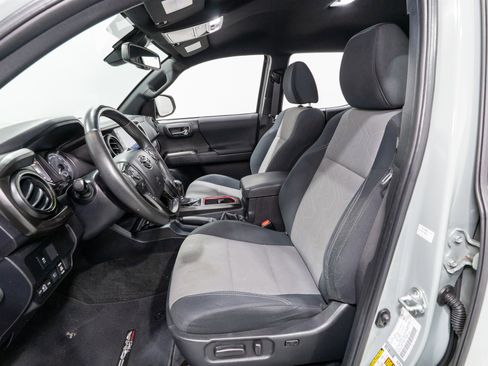Used 2022 Toyota Tacoma TRD Sport w/ Technology Package RWD image 17
