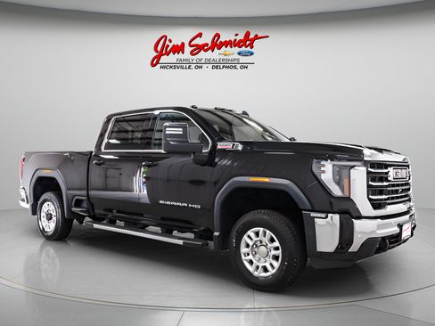 Used 2025 GMC Sierra 2500 SLE w/ SLE Value Package; AWD/4WD image 1