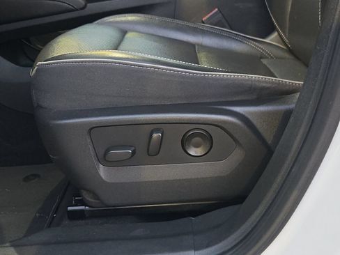 Used 2021 Buick Envision Essence w/ Technology Package I FWD image 23