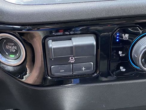 Used 2023 Chevrolet Silverado 1500 LTZ RWD image 17
