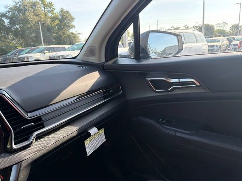 Certified 2025 Kia Sportage LX AWD/4WD image 17