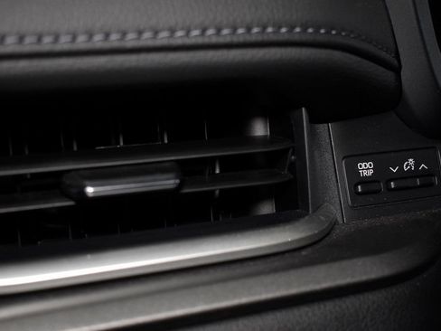 Used 2025 Toyota Grand Highlander AWD Hybrid image 32