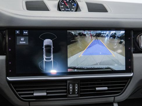 Used 2020 Porsche Cayenne Turbo image 19