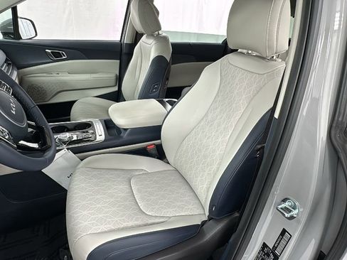 New 2026 Kia Carnival EX FWD image 10