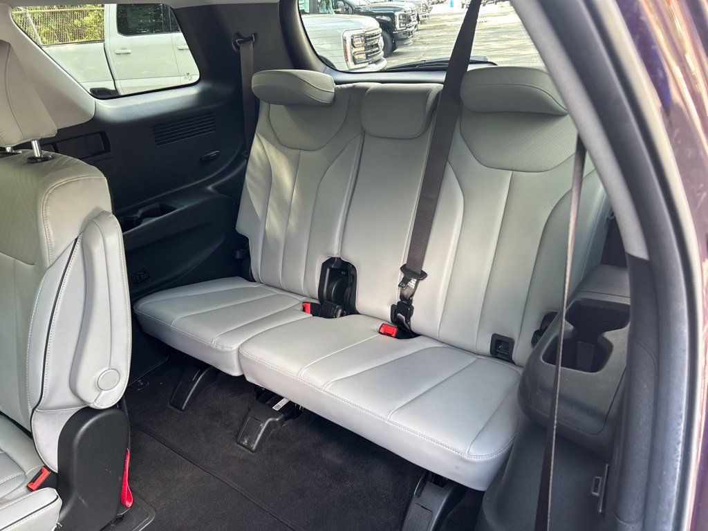 Used 2024 Hyundai Palisade SEL FWD image 25