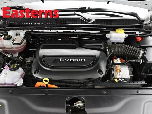 Used 2024 Chrysler Pacifica Limited FWD image 7