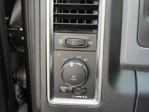 Used 2018 RAM 1500 Big Horn AWD/4WD image 32
