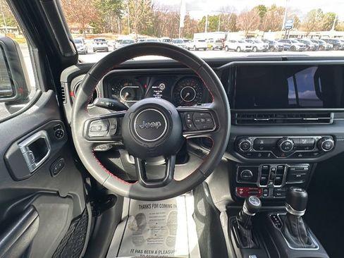 Used 2024 Jeep Wrangler Unlimited Rubicon image 18
