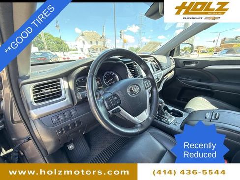 Used 2017 Toyota Highlander XLE AWD/4WD image 10