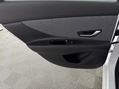 Used 2025 Hyundai Elantra Limited FWD image 14